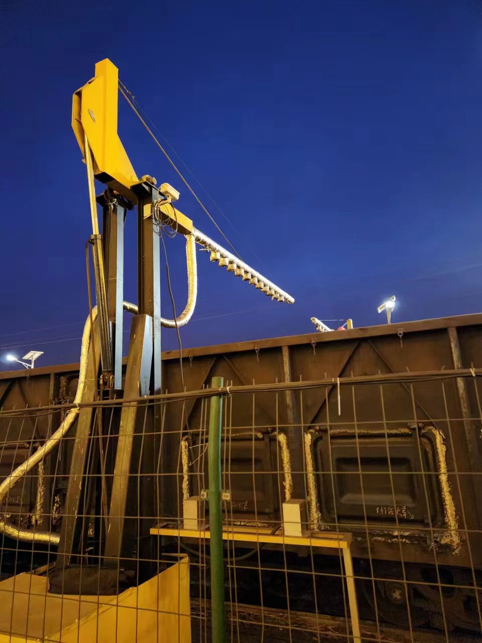 甘肅王家山煤礦抑塵噴灑設備施工現(xiàn)場